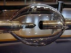 Xenon výskyt: malém množství v zemské atmosféře (0,008 ml na 100 l