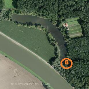 Obr. 8. Mapa lokalita č. 6 Mojena (In: mapy.cz) Lokalita č. 7 Dřevnice 1 GPS bodu odběru: 49 12'34.7"N, 17 33' 17.0" E. Lokalita č. 7 leží na levé straně řeky Dřevnice (Dřevnice 1A), v katastrálním území města Zlína.