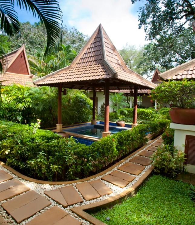 Vítejte v Resortu Praktické informace Úroveň komfortu: 4* Umístění: na ostrově Phuket u zálivu