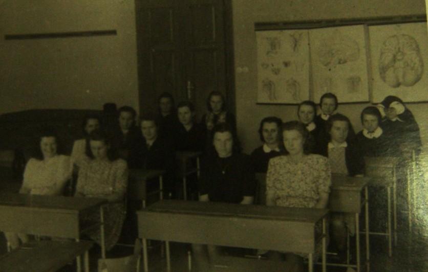 obr. 32: Student ošetřovatelské školy, ročník 1945-1947 (Zdroj: ofoceno 7. 4.