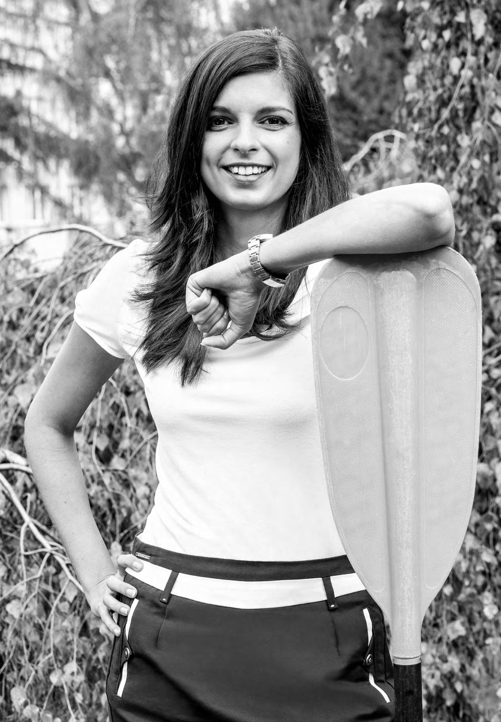 MONETA JE MARTINA Když se otočíte, zažijete dobrodružství. Takové heslo razí Martina. Jezdí totiž ráda na vodu a tam je každé otočení lodě zážitek.