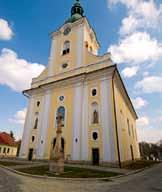 památky na dosah ruky ATRAKTIVITY Farní kostel sv. Václava GPS 49 25'41.22"N, 17 17'25.589"E Förchtgottova 160, 751 01 Tovačov program bohoslužeb: +420 581 731 188 www.ado.cz www.tovacov.