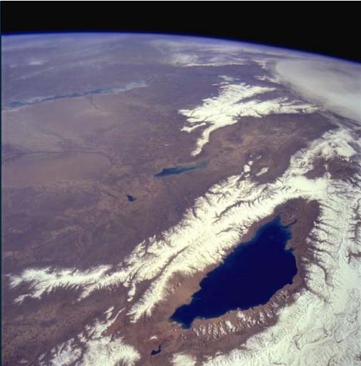 Jezero Issyk-kul Zdroj: www.nasa.