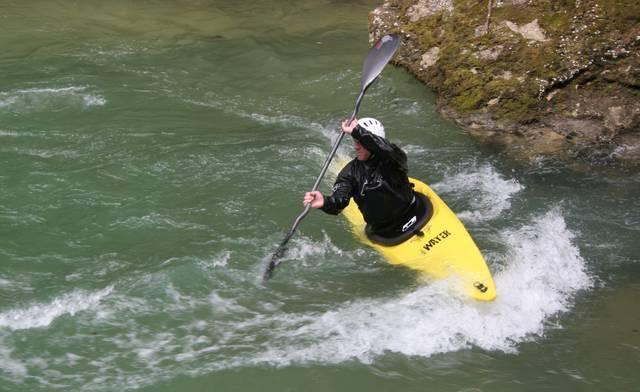 Obr. 13 Závěs od špičky Zdroj: http://www.hydromagazin.cz/images/article/body/zaves3.jpg 2.2.2 Eskymácké obraty V této podkapitole se budeme věnovat eskymáckému obratu.