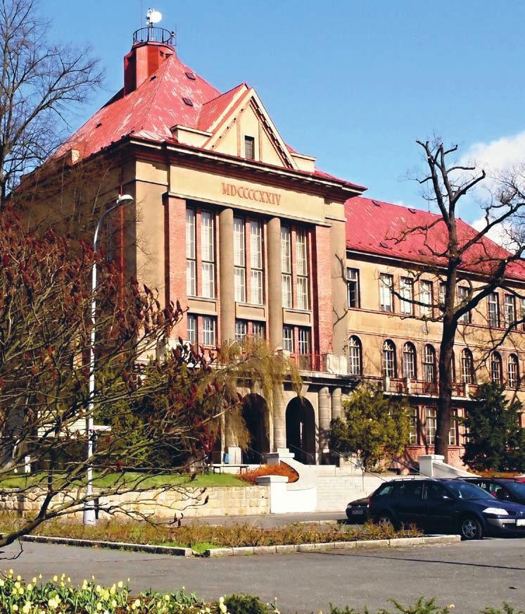 Výroční zpráva o činnosti 2014 Kapitola 2. Základní údaje o fakultě 8 2. Základní údaje o fakultě 2.1. Vedení fakulty.