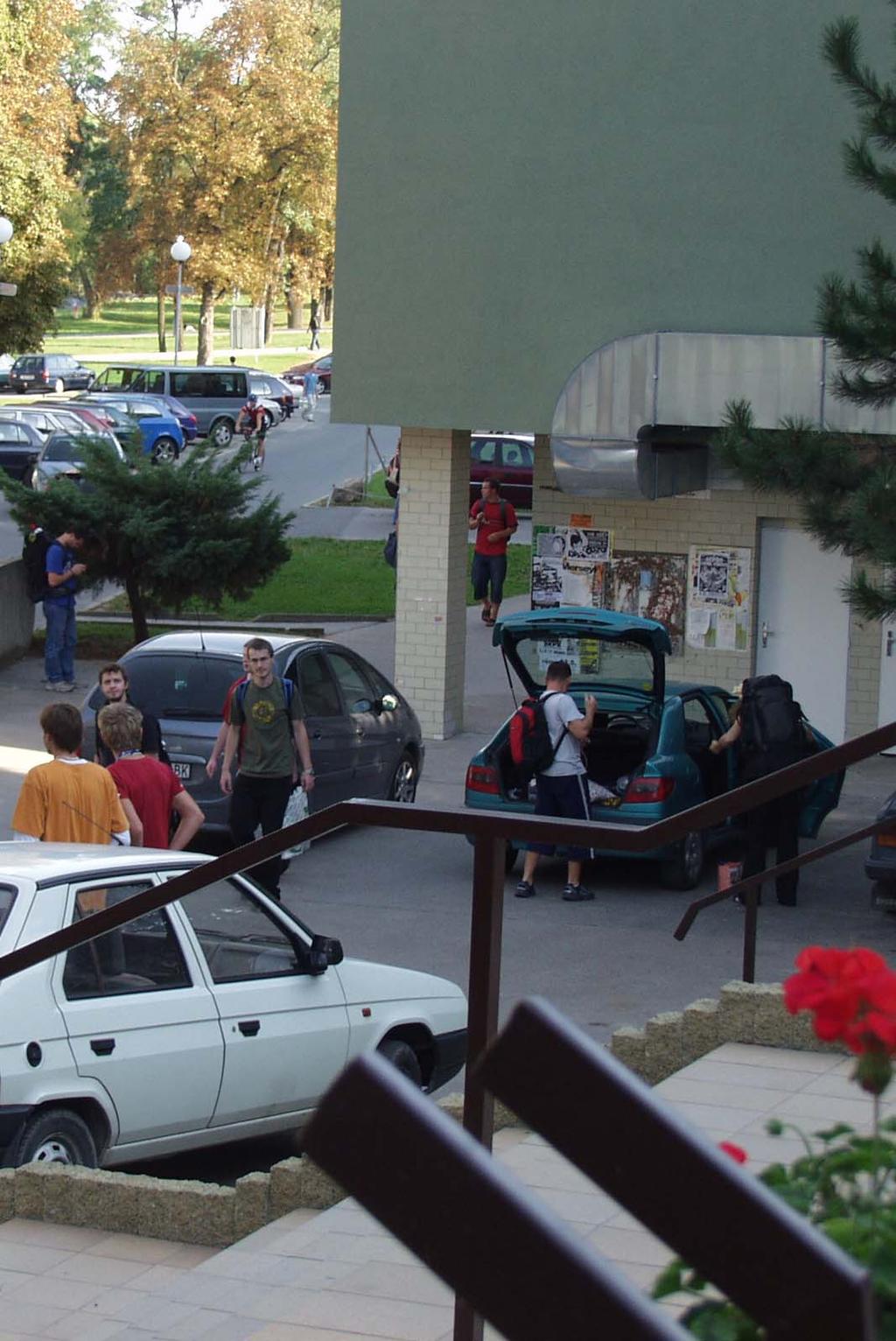 Každoroční zářijový příchod studentů na koleje je spojen se silnou atmosférou seznamování se s novým prostředím v případě studentů prvních