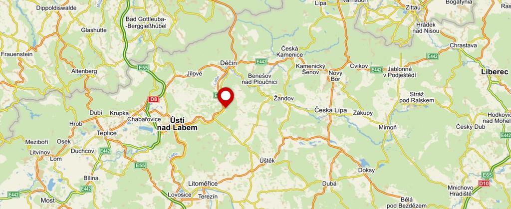 Předmětná nemovitá věc je umístěná v severní okrajové části obce. Ze západu je lemován hlavní silnicí p.č. 787/1, která vede podél levého břehu řeky Labe.
