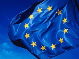 Smysl regionální politiky EU Postavení a základní principy regionální politiky EU Smysl regionální politiky EU - projev určité solidarity na úrovni EU - umožnit všem regionům v EU získávat plný