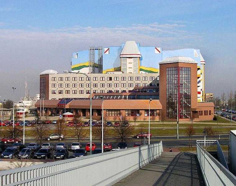 Budova Národního archivu v Praze na Chodovci Národní archiv sídlí v architektonicky zajímavé a zdálky viditelné budově v Praze na Chodovci (na severním okraji sídliště Jižní Město).