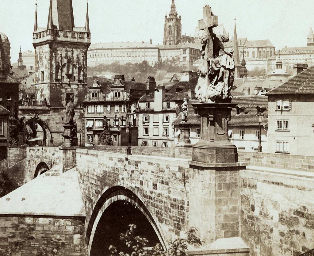 5. Na fotografii z konce 60. let 19.