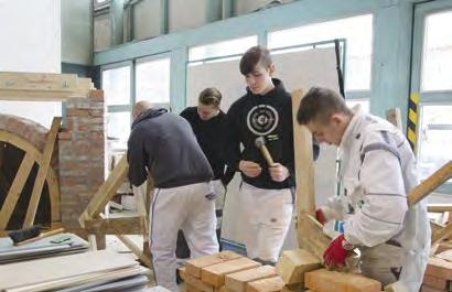 Pokud vás takto dobře hodnotí přímo žáci, musíte si jejich ocenění vážit! Výborné výsledky máme i u maturitních zkoušek z jazyků, především z angličtiny.