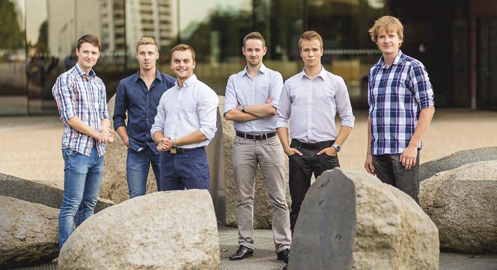 Rozdával jsem je kamarádům a také štamgastům na baru, kde jsem v té době pracoval, říká v rozhovoru pro náš časopis.