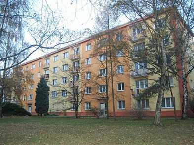 Prodej bytu 2+1 53 m2 Nádražní, Šternberk 1 390 000 Kč Prodej zrekonstruovaného panelového bytu 2+1 ve Šternberku, ulice Nádražní. Byt se nachází ve 3.