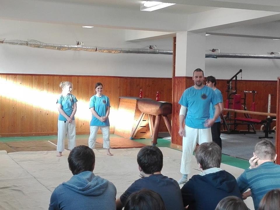 zúčastnila Vánoční akademie. Tuto akademii zorganizovali žáci SPŠS Vsetín pro své spolužáky.