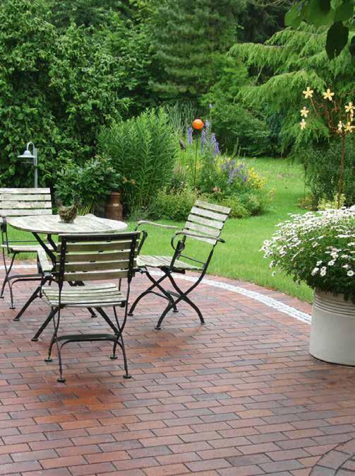 CIHELNÁ DLAŽBA KLINKER ODOLNÉ A PŘÍRODNÍ Domácí zahrada je útočištěm dobré nálady a relaxace. S cihelnou dlažbou Feldhaus máte možnost vytvořit svoji zahradu podle Vašich představ.