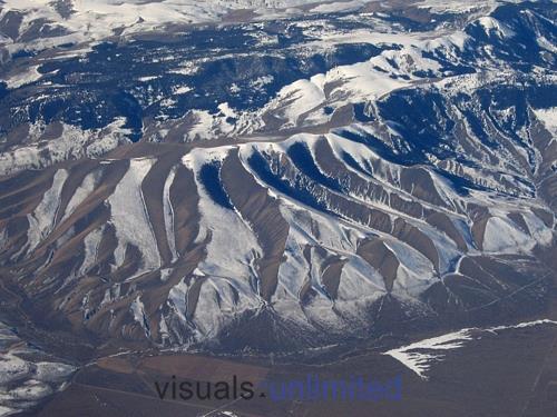 Rysy svahů vázaných na zlomy Značný sklon Přímý průběh Nezávislost na geomorfologické