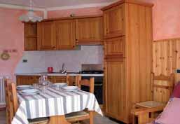 obývací pokoj s kuchyňským koutem NE a případně gaučem pro 1 osobu, sociální zařízení, zpravidla balkon bilo 4-45 m² - 1 ložnice s manželskou postelí, obývací pokoj s kuchyňským koutem a rozkládacím
