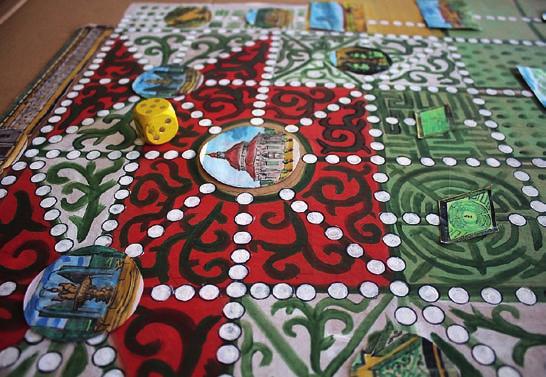 39 PROSTOROVÉ POMŮCKY dílců zahrady v duchu nejznámější hry tohoto typu Carcassonne. 24) Jako příklad lze uvést hru Sanssouci, která byla uvedena na komerční trh.