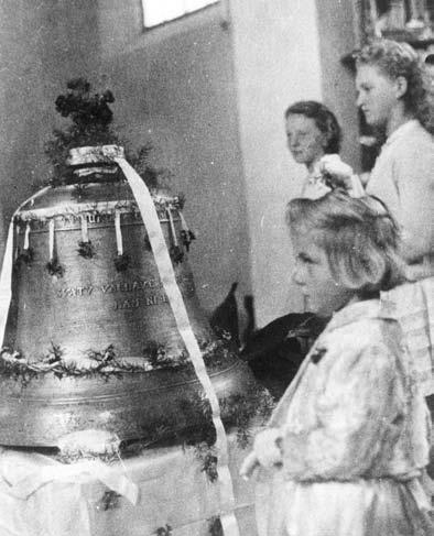 Z historie čermenských zvonů po součastnost Alois Maršík Nejstarší zmínka o místních zvonech je z 1. března 1896, kterou zaznamenal v pamětní knize obce, tehdejší starosta Václav Nývlt z čp.