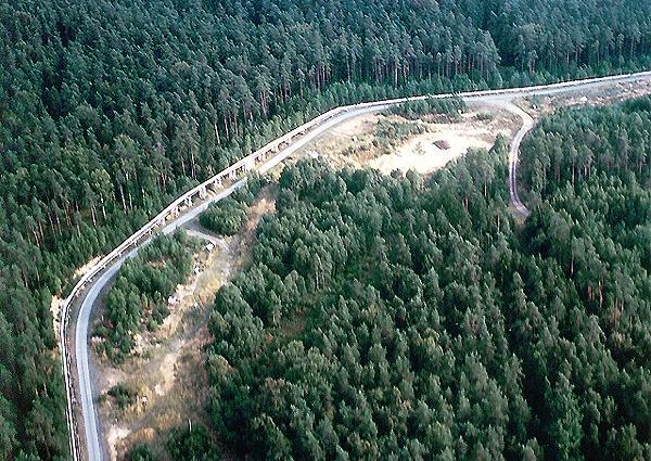 1989 zastaveno další rozšiřování této těžby a od roku 1992 bylo postupně snižováno množství chemikálií zaváděných do podzemí až na úroveň technologického minima (tj.