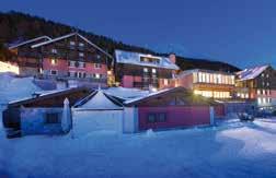 Autobusové zájezdy PERMANENTKA V CENĚ Hotel Alpen Village *** v Livignu Popis a poloha: pěkný hotel má klidnější polohu na kraji Livigna, u lesa, jen cca 200 m od lanovky, která vás vyveze do areálu