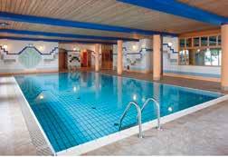 Zázemí/wellness: v ceně vnitřní bazén 12 x 8 m (dětem povolen vstup pouze v doprovodu rodiče), sauna s odpočívárnou je přístupná od 16 let, posilovna. Hotel Karl Schranz **** v St.