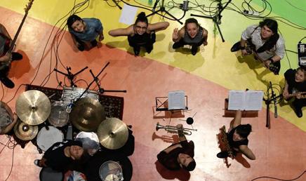 Quartet muzikantů z okolí Litomyšle, který vzniká v roce 2015. Multižánrový projekt nebo muzika zaměřená na živý hudební projev z části domluvený a z části improvizovaný.