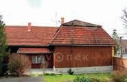 zastavěná plocha 221 m 2 a zahrada 448 m 2, ideální poloha.