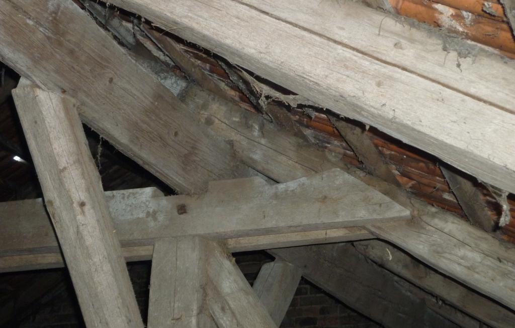 3 STATICKÉ PŮSOBENÍ KONSTRUKCE 3.1 Původní konstrukce Předpokládejme, že v původní konstrukci byly všechny spoje funkční.