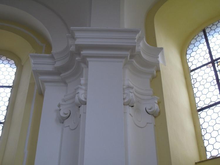 Bartoloměje, detail tvarosloví pilastrů a