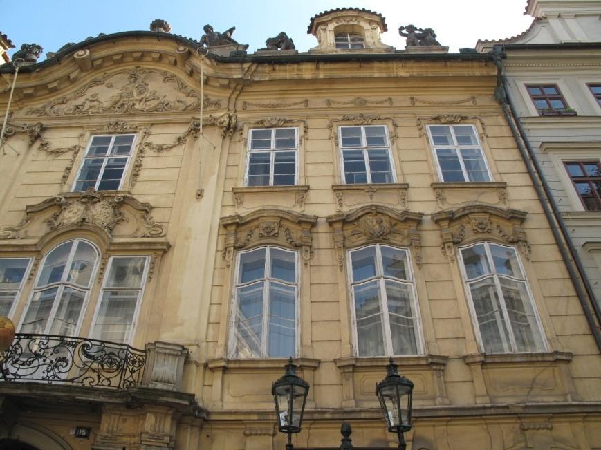 Praha-Malá Strana, Kaunický palác druhé a třetí