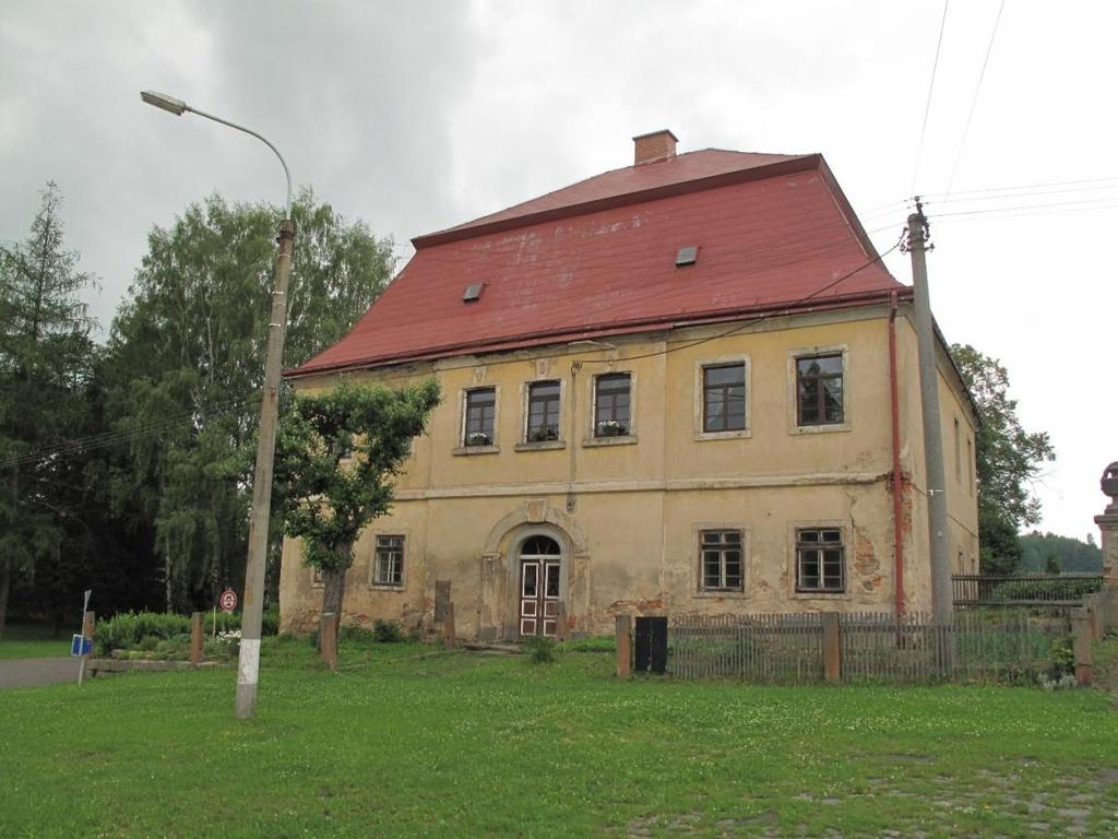 86a. Lobendava, Fara při kostelu Panny Marie,