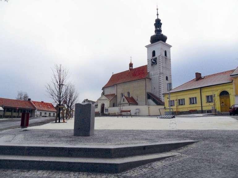 Zakladatel rodu Vítkovců Vítek I. z Prčice byl jedním z předních velmožů Českého království. Jeho potomci však prčické sídlo postupně opouštěli. Jednotlivé větve rodu si od první poloviny 13.