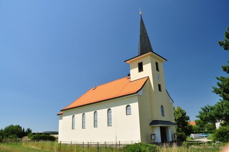 2.2 Historie Vlastní název Ruprechtov pochází od osobního jména Ruprecht - dříve Ruprechtův dvůr. Původní obyvatelé, tedy kolonizátoři, byli Němci a k jeho založení došlo v polovině 13.