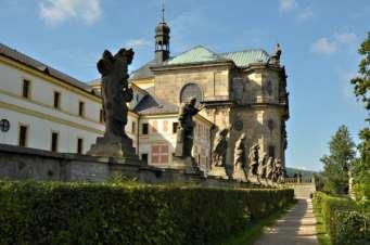 11. Zastupitelstvo obce Jetřichov schvaluje poskytnutí dotace Královéhradeckému kraji k úhradě ztráty z provozování dopravní obslužnosti nad rámec dopravní obslužnosti území Královéhradeckého kraje