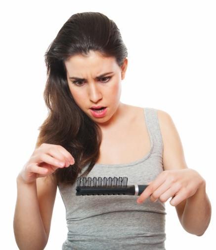 Ztrácíte víc než 50-100 vlasů denně? Jen žádnou paniku!