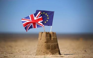 1 8 Priority britské vlády prioritními oblasti pro spolupráci s EU: potírání zločinu, terorismu a bezpečnostní politika (jaderná velmoc UK pomůže s bezpečností, ale chce za to přístup na trh EU In