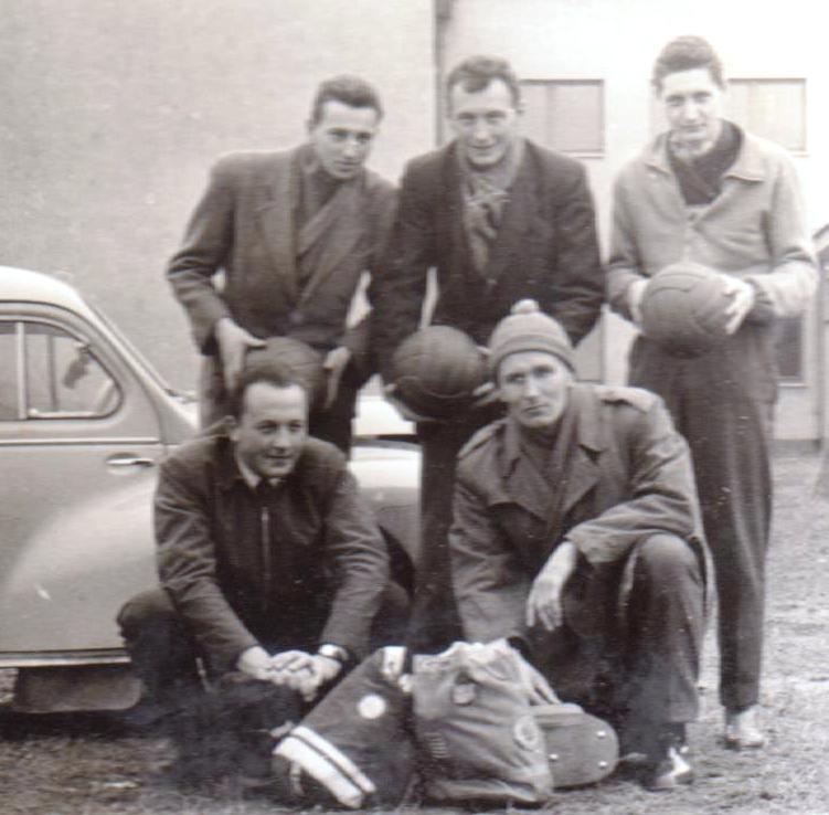 Obr. 6 Začátkem roku 1959 po vítězném utkání v Bechyni V sezóně 1959 1960 vyhrávají dorostenci v sestavě Korejs, Englich, Marčal,