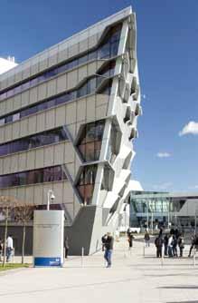 2. 5. 1. Studentská zóna na Northumbria 2. Vstupní hala na Coventry 3.