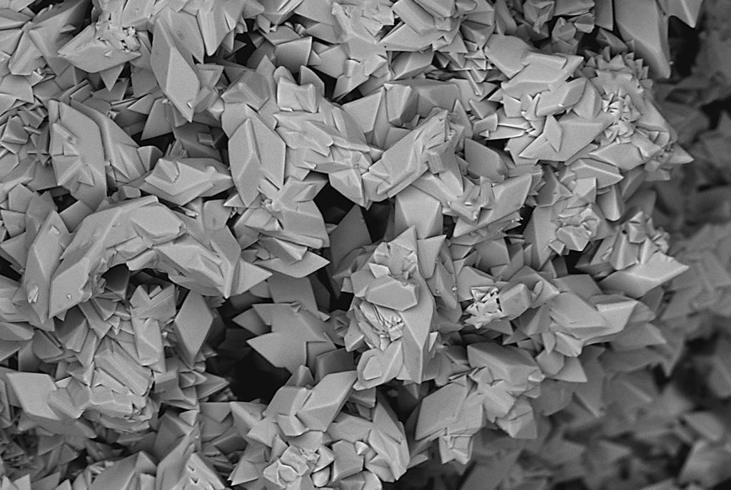 128 Bull. mineral.-petrolog. Odd. Nár. Muz. (Praha) 24, 1, 2016. ISSN 1211-0329 (print); 1804-6495 (online) Plumbogummit Obr.