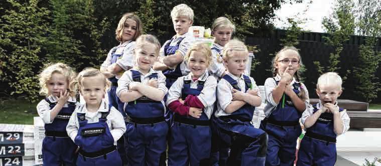 Výrobní program 2017 Obsah Hity 2017 4-7 KLADENÍ OBKLADŮ, DLAŽEB A PŘÍRODNÍCH KAMENŮ Příprava podkladu 8 10 Izolace pod obklady a dlažby 11 12 TERRACHAMP 13 Lepení obkladů a dlažeb 14 17 Spárovací