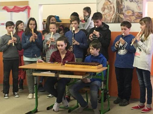 Měsíční slavnost O tom, jak šikovní jsou naši žáci, jsme se
