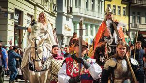Vystupují regionální kapely, folklorní a divadelní soubory, děti z mateřských a základních škol a pěvecké sbory.