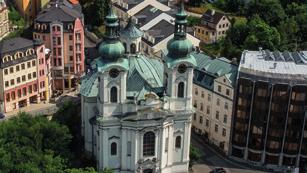 září Lidové tance, stovky tanečníků a muzikantů, lidové zvyky a historická řemesla.