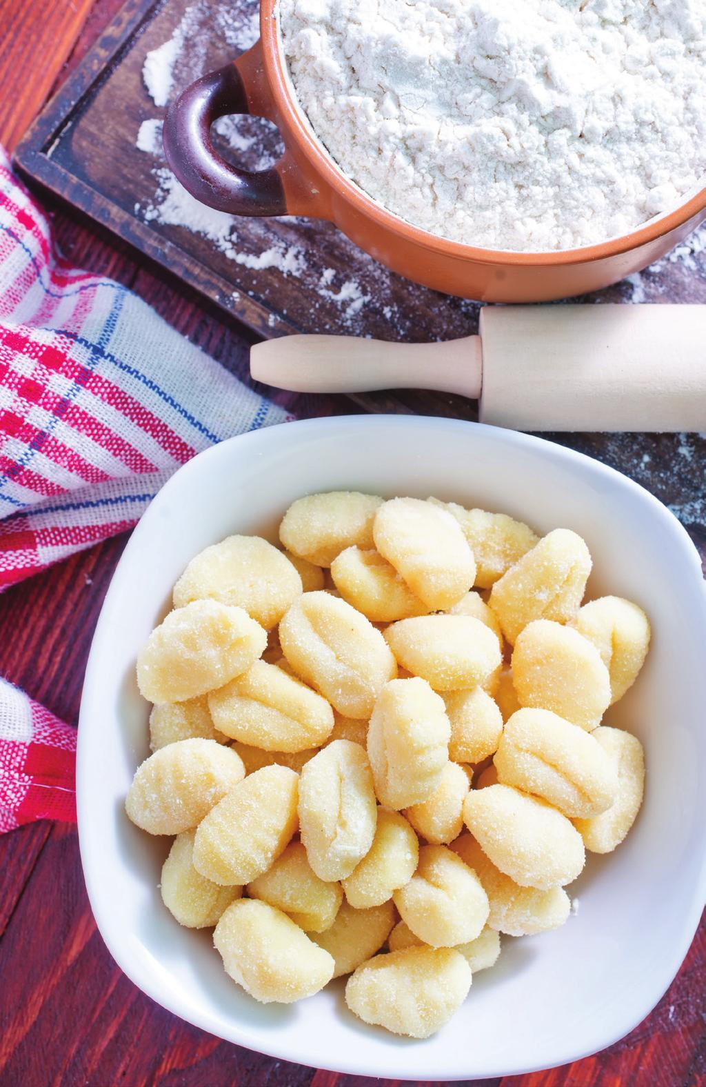 Jednoduché domáce zemiakové gnocchi Hlavné jedlo Počet osôb: 4-6 Doba varenia: 1 hodina Môžete si pripraviť viac gnocchov a časť z nich nechať zamraziť.