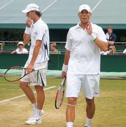 Slovenskí deblisti potešili vo Wimbledone Igor Zelenay a Filip Polášek bojovali na tráve o postup do štvrťfinále V pavúku štvorhry vo Wimbledone bolo tohto roku viac Slovákov ako v minulosti.