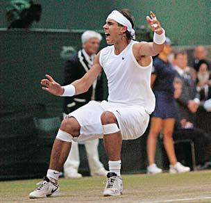 zastávku podzemky, odkiaľ mierili davy tenisových fanúšikov na Wimbledon. Bol to symbolický dizajn 122. ročníka šampionátu. Borga však Federer neprekonal. Nadal bol rezolútne proti.