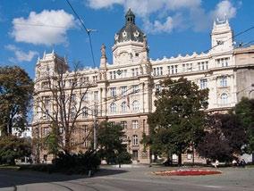 Na jihu sousedí s rakouskou spolkovou zemí Dolní Rakousko, jihovýchodními sousedy jsou slovenské e Trnavský a Trenčínský.