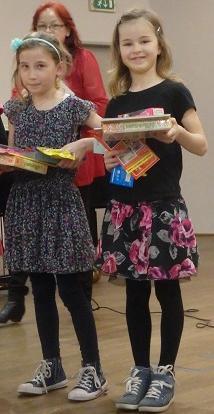 V soutěži jednotlivců si naše sólové zpěvačky Johana Sýkorová z 2. C, Rebeka Vokurková ze 3. A a Tereza Jirásková z 8. A vyzpívaly 2. místo a Ema Sýkorová z 5.