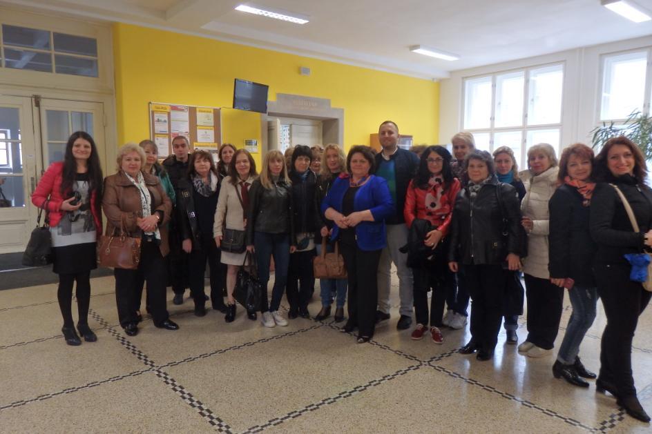 stupni a vybrali následně naši školu pro pedagogickou praxi dvou francouzských studentek. Obě studentky, Mégane a Kimberly, se pak v období od 6. do 17. března účastnily výuky ve vybraných třídách 1.